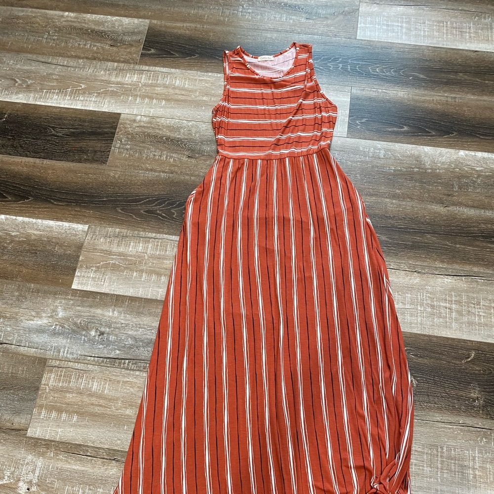 Sleeveless maxi dress